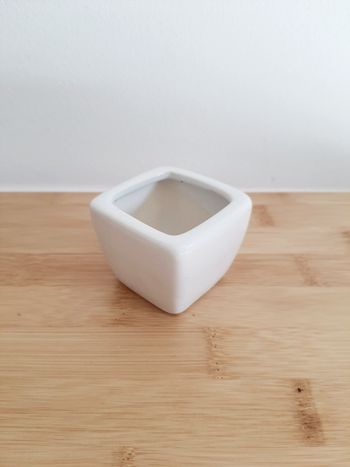 Mini cache pot