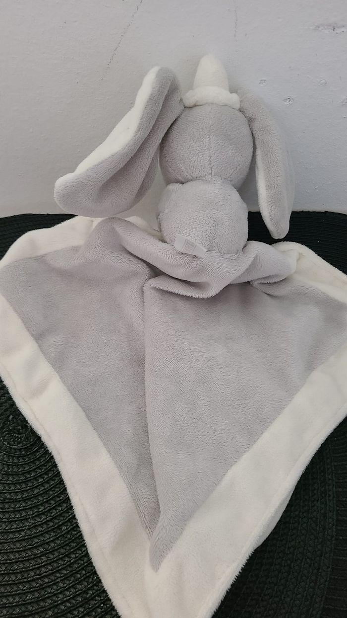 Doudou plat éléphant gris blanc Dumbo mouchoir couverture DISNEY - photo numéro 3