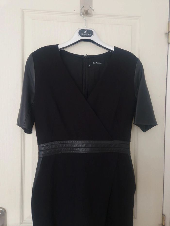 Jolie robe noir avec détails en cuir d'agneau the kooples taille M/38 - photo numéro 2