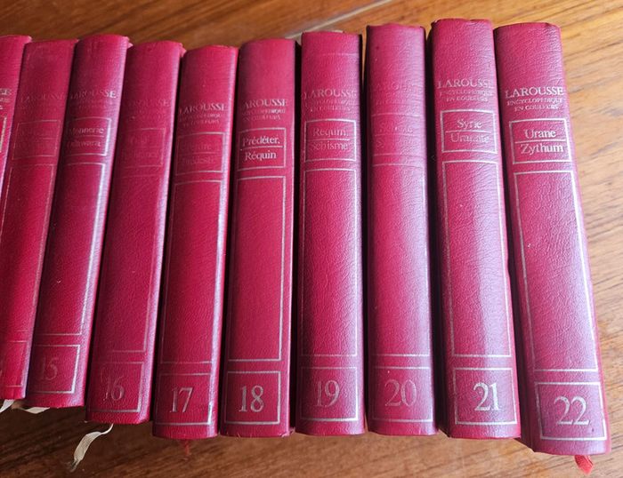 Collection de 22 encyclopédique en couleurs.
Larousse.
En l'état. - photo numéro 5