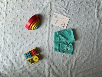 short turquoise taille élastique 3 mois inscription sur la jambe gémo