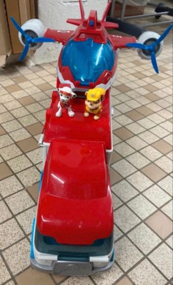 Camion et avion pat patrouille