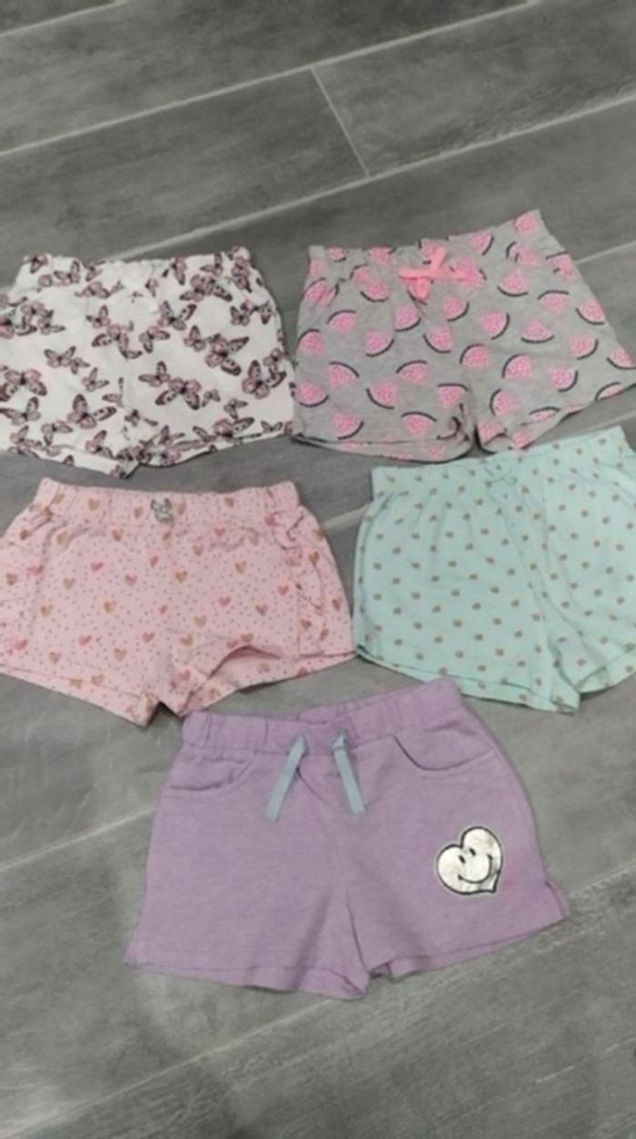 Lot de shorts en 5/6 ans