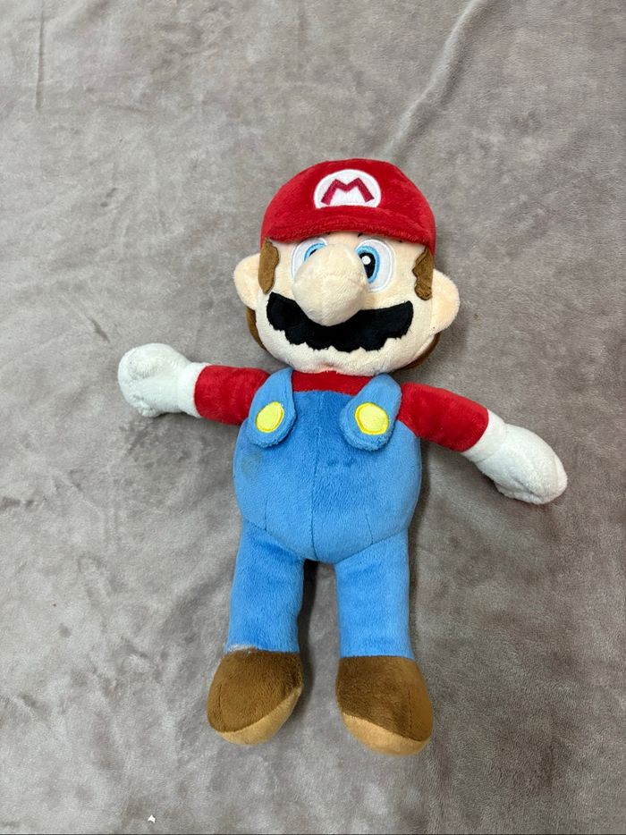 Lot de deux peluches Mario et dinosaure en très bon état - photo numéro 2