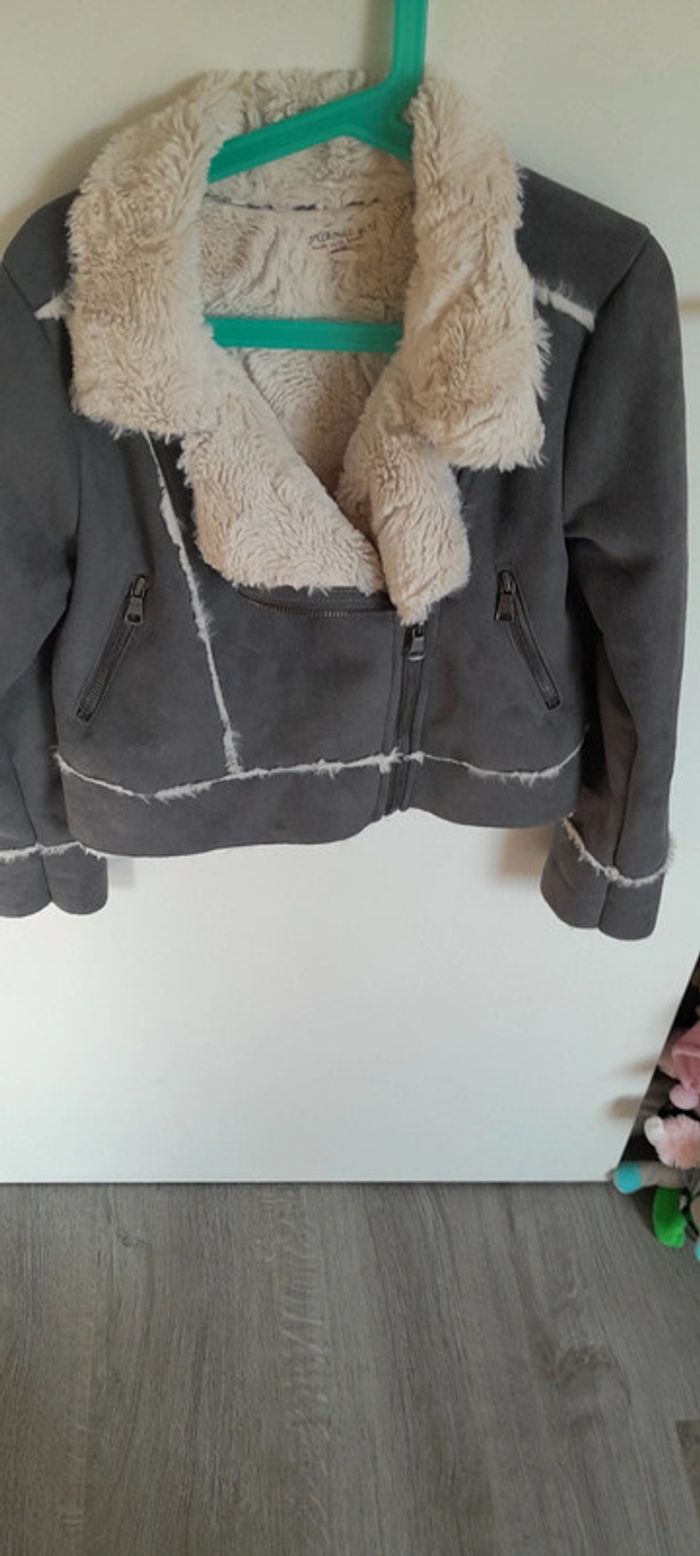 Jolie veste en daim grise