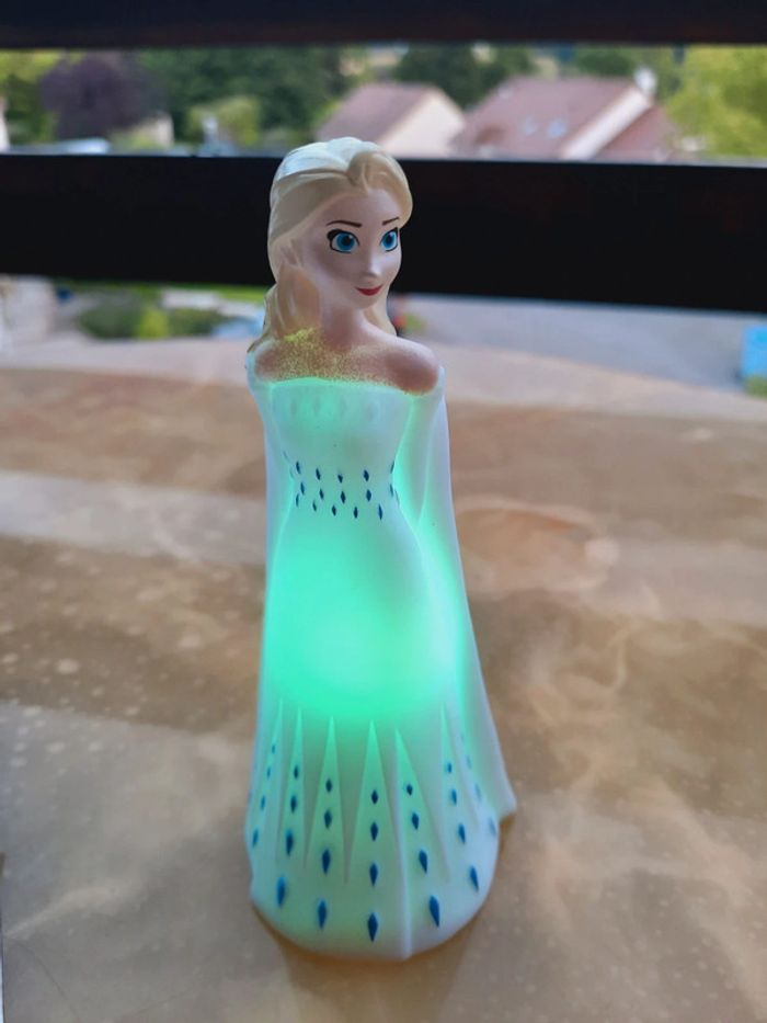 Figurine lumineuse La reine des neiges - photo numéro 3