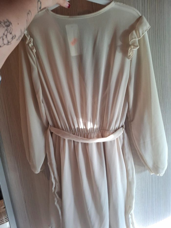 Robe jaune beige jamais porté - photo numéro 3