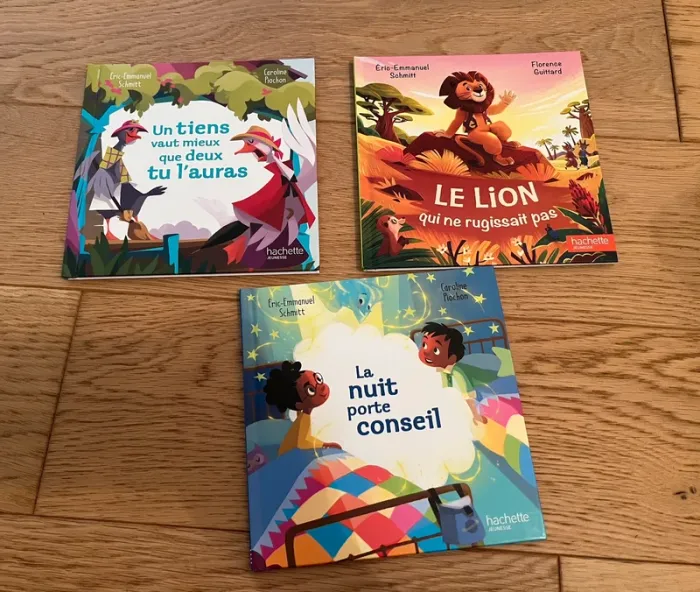 Lot de trois livres hachette