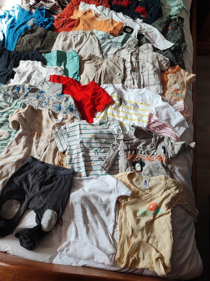 Lot cinquantaine de vêtements 6 mois 1ère partie - photo numéro 3