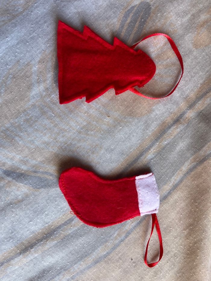 Lot d’éléments en feutrine pour décorer le sapin de Noël ou bien la cheminée . - photo numéro 6