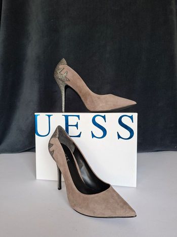 Escarpins Guess en daim beige – Talons aiguilles – Neufs avec boîte – T38