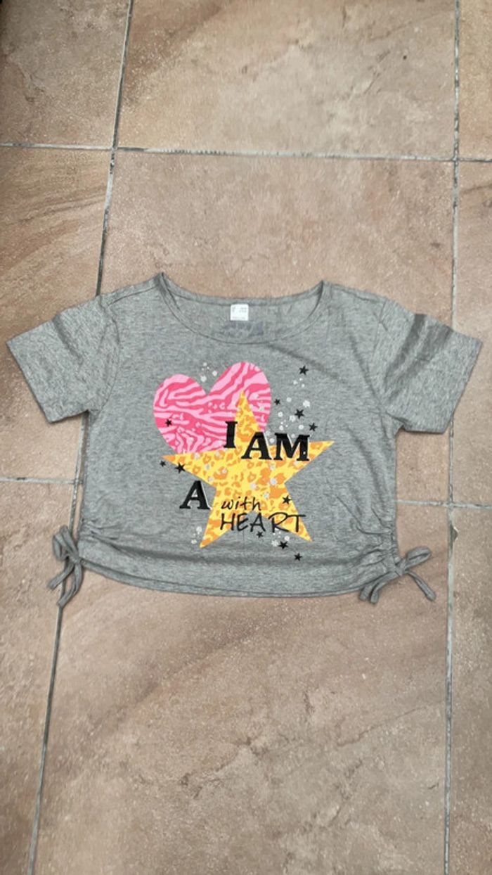 T-shirt court gris cœur rose étoile jaune neuf (n°13)