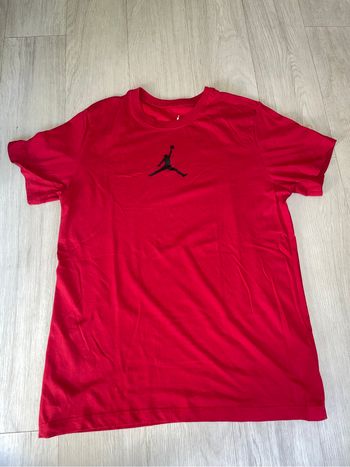 T-shirt Jordan rouge taille M | État impeccable