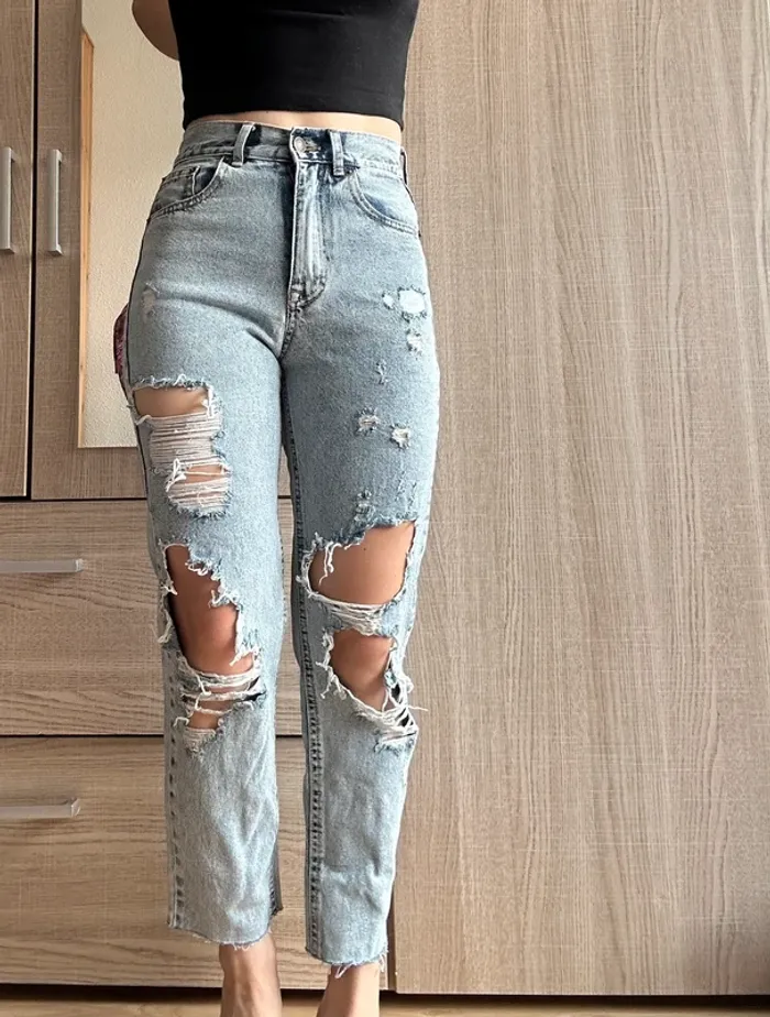 Jean à trous pull and bear