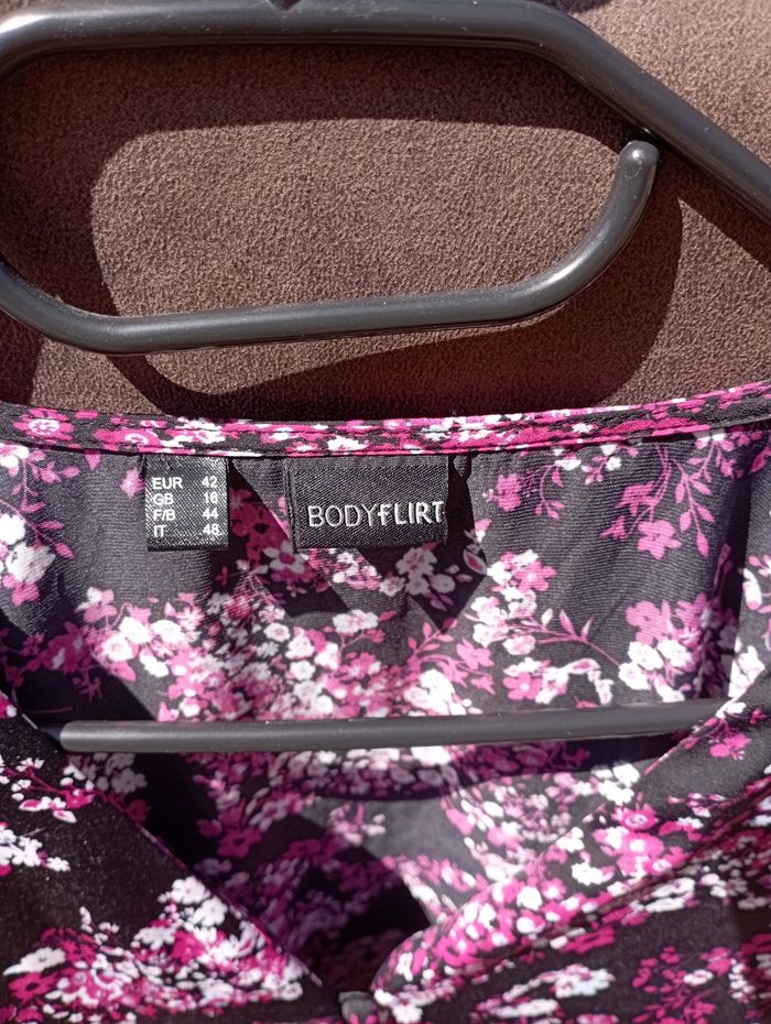 Chemisier fleuri taille 44 - photo numéro 4