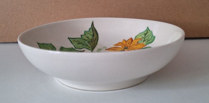 Assiette creuse peinte et signée - photo numéro 4