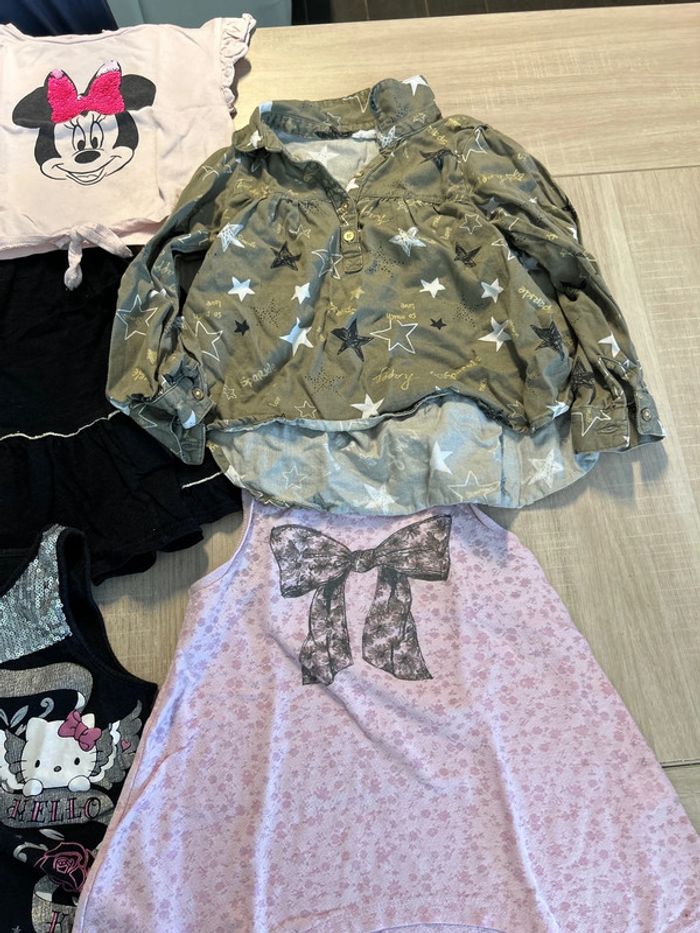 Lot de vêtements fille 5 ans - photo numéro 2