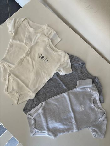 Lot de 4 bodies bébé 3M