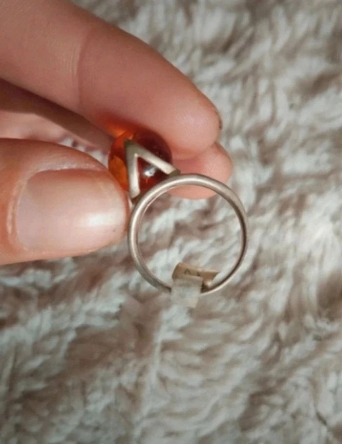 Magnifique bague Vintage en argent et pierre d'ambre griffé - photo numéro 4