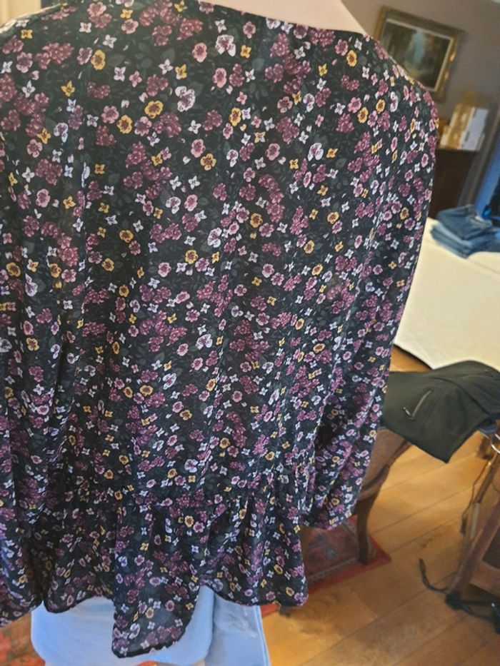Jolie Blouse noir fleuries H&M eur 46 - photo numéro 6