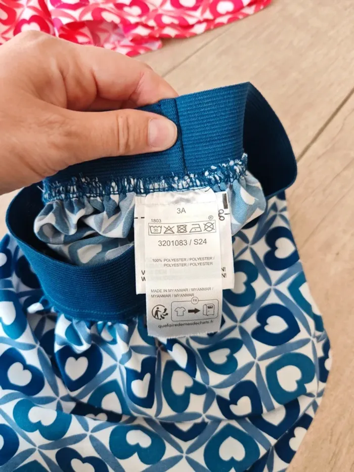 Lot de 2 jupes d'été identiques 3 ans - photo numéro 2