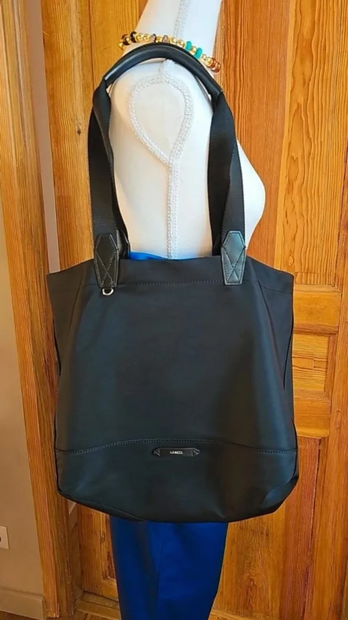 Sac Lancel réversible noir et bleu - photo numéro 3