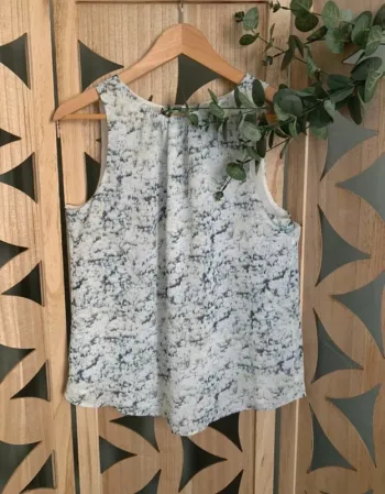 Blouse sans manches neuve 38