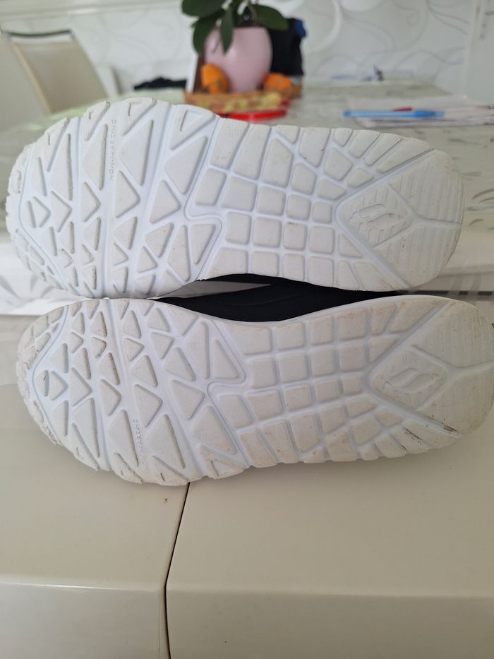 Baskets pointure 33 Skechers. - photo numéro 4