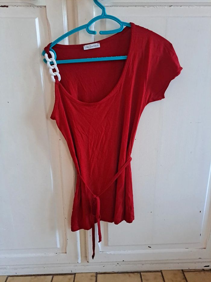 Jolie haut asymétrique rouge S julie guerlande