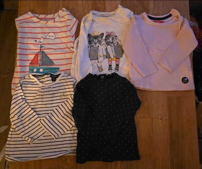 Lot de 4 T-shirts manches longues plus un t-shirt