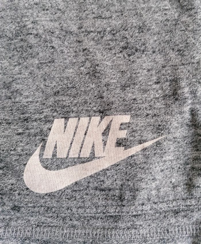Short court Nike taille M - photo numéro 2