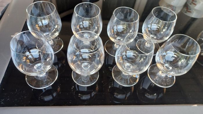 Verres à cognac lots de 8 petits verres en très bon etat
