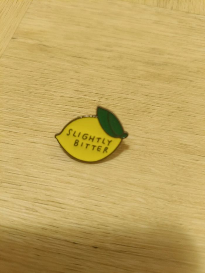 Pin's citron neuf
