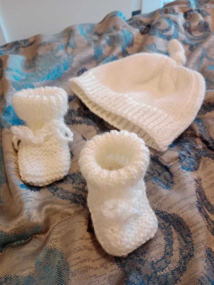 Bonnet et chaussures naissance - photo numéro 2