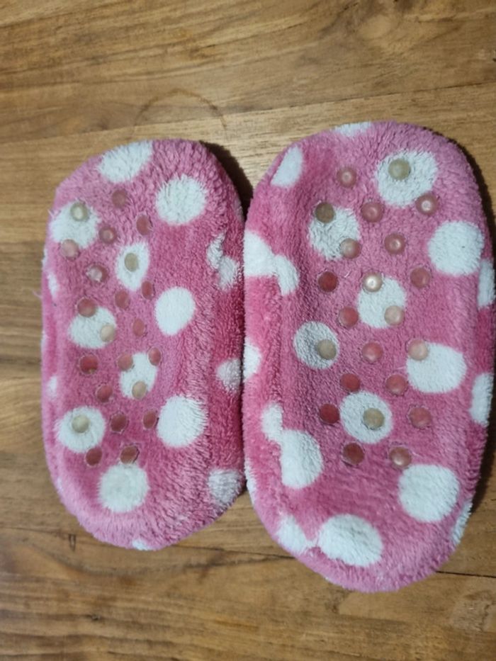 Chaussons Minnie taille 24 - photo numéro 3