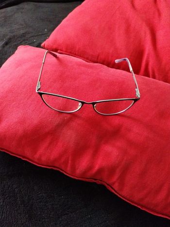 Monture de lunettes femme jamais  portees  car paire de rechange