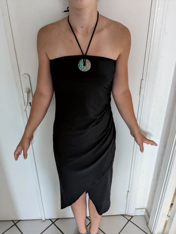 Magnifique robe noire moulante dos nu