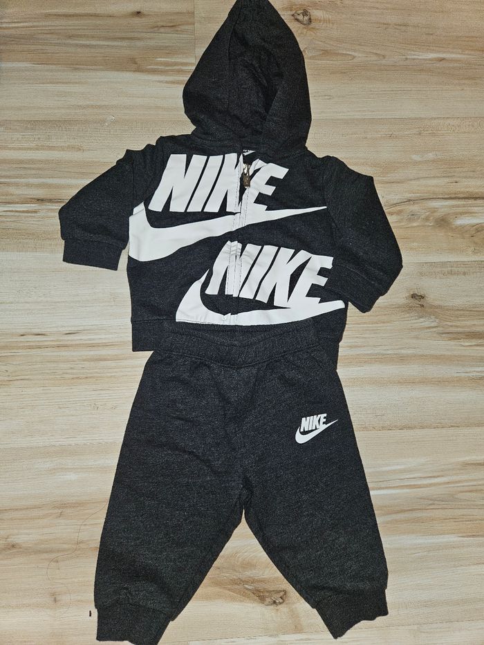 Ensemble nike