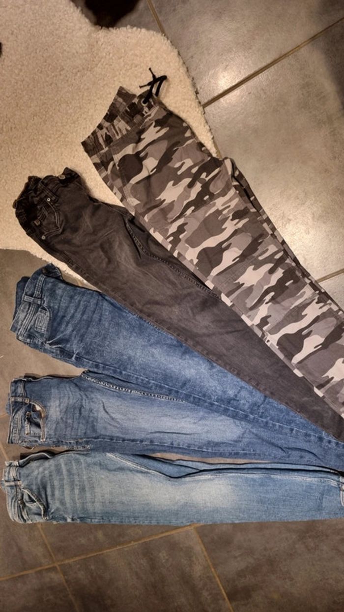 Lot vêtements garçon 13 /14 ans XS 5 pantalons jeans  2 tee shrt et un sweat - photo numéro 3