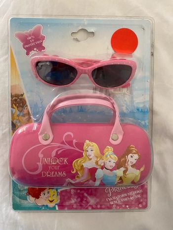 Paire de lunette avec son boîtier Disney