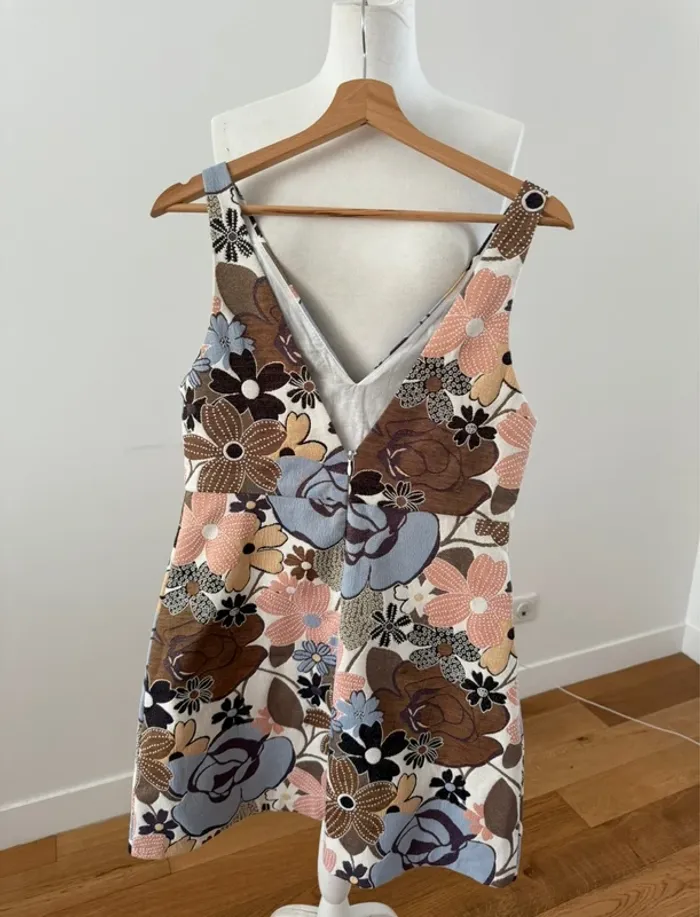 Magnifique robe Zara motif fleur brodé L/40 - photo numéro 3