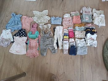 Gros lot de vêtements fille 3 mois 55 pieces