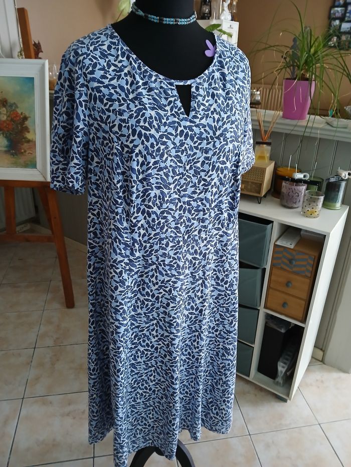 Jolie robe légère T46.