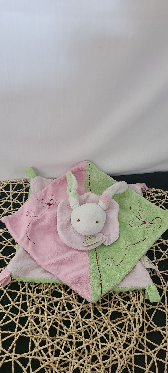Baby'nat doudou collection noeud plat carré lapin rose vert blanc - photo numéro 3