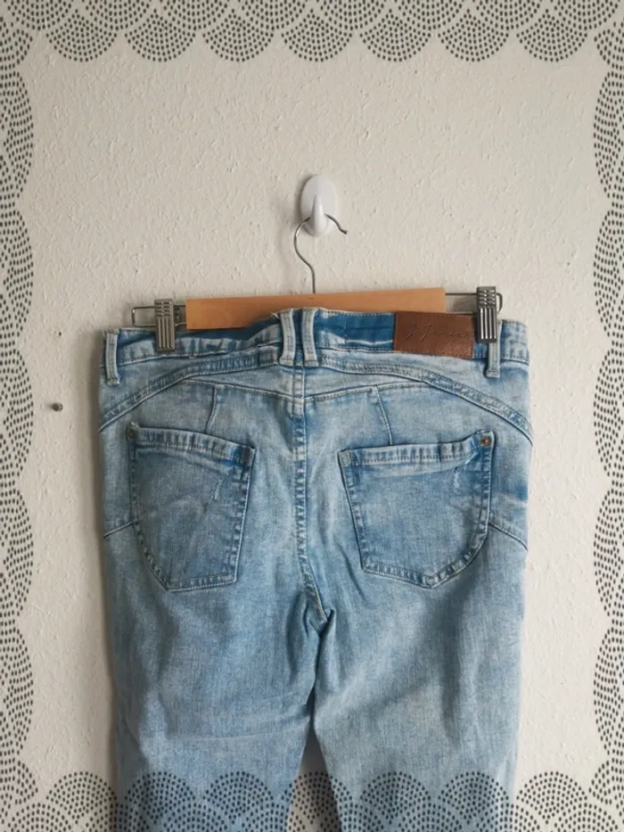 Jean Jennyfer taille 40 - photo numéro 7
