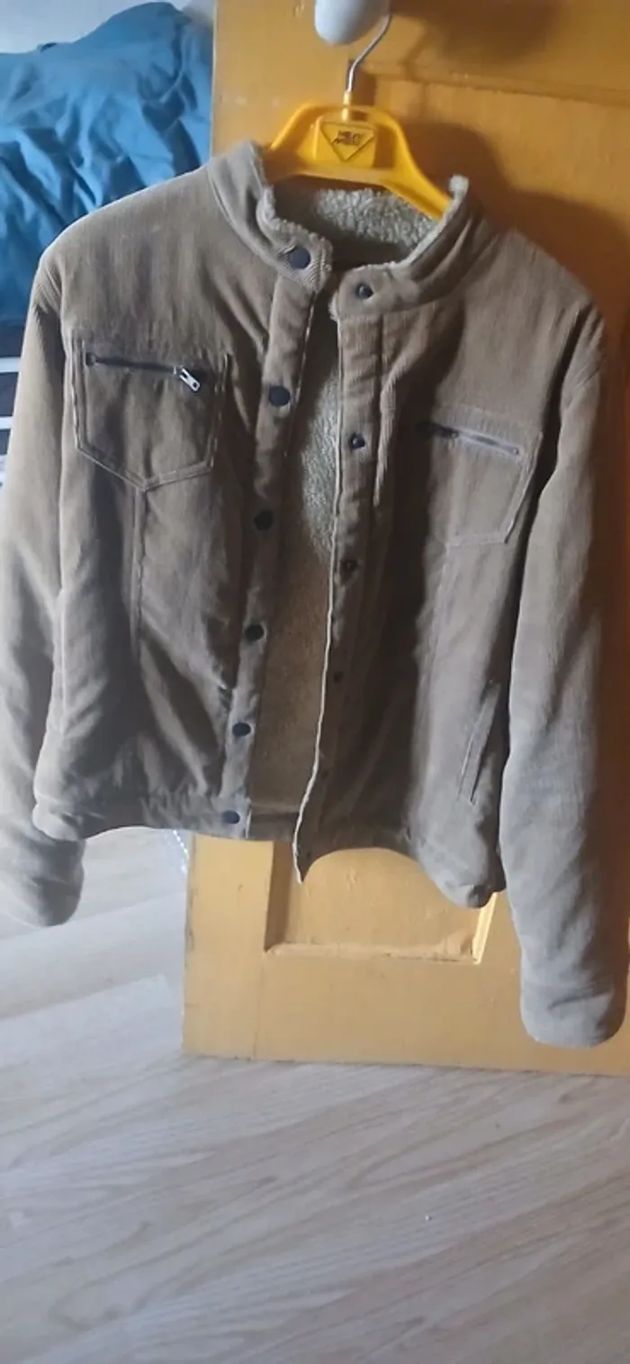 Veste côtelé beige foncé avec doublure fourrure à l'intérieur