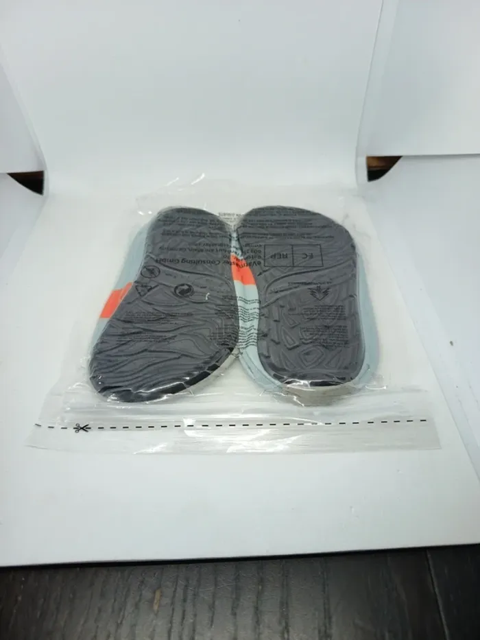 Chaussures Aquatique - Taille 24/25 - photo numéro 2