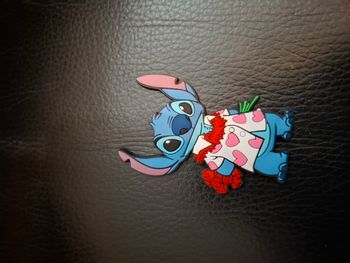 Aimant magnet Stitch saint Valentin Valentine's day Disneyland Paris