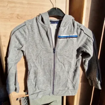 Gilet / veste gris zippé 8 ans