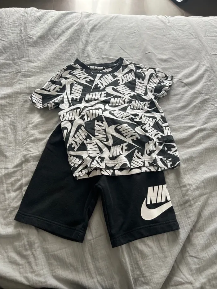 Ensemble short T-shirt Nike 7 ans